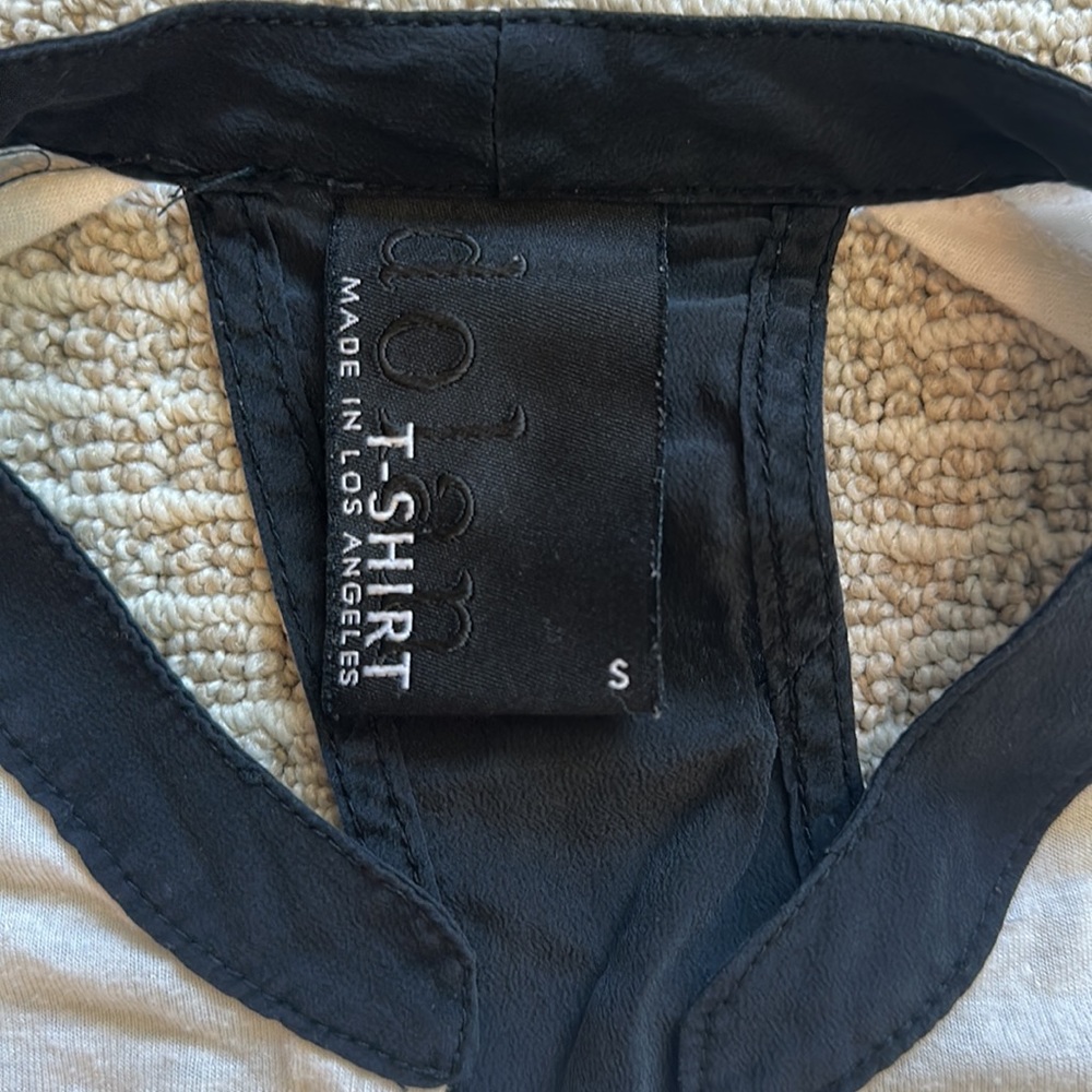 Open back blouse - Picture 2 of 3